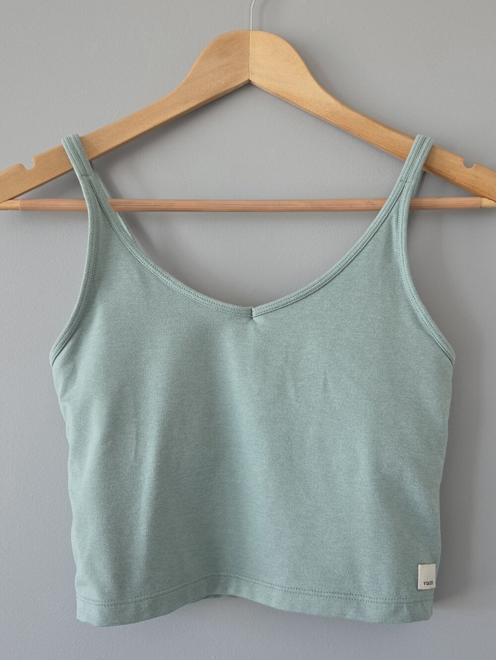 Vuori Halo Performance Crop Tank Top (No Pads) - Medium - Celery Heather -VW1005